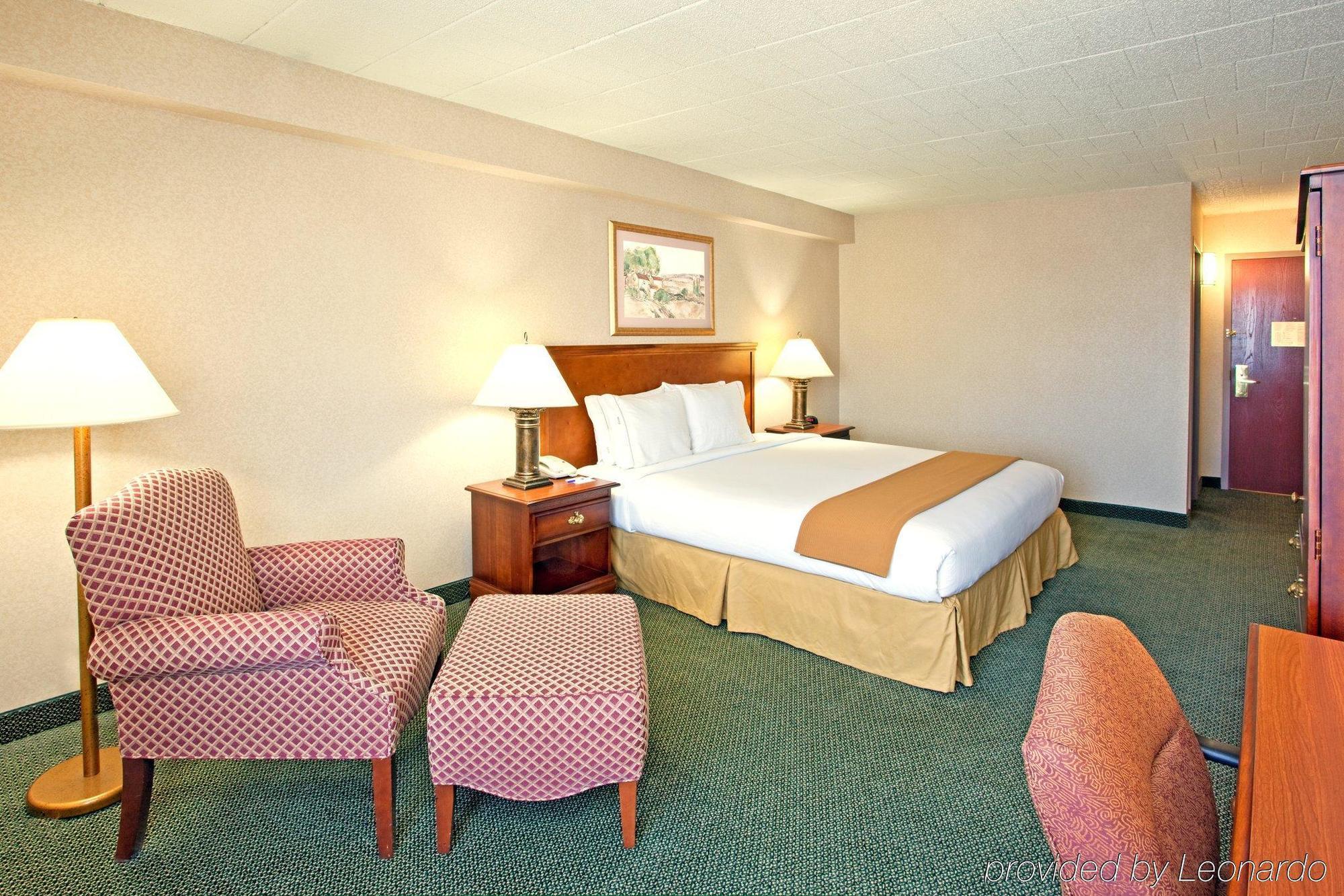 Holiday Inn Express And Suites Pittsburgh West Mifflin By Ihg Room photo