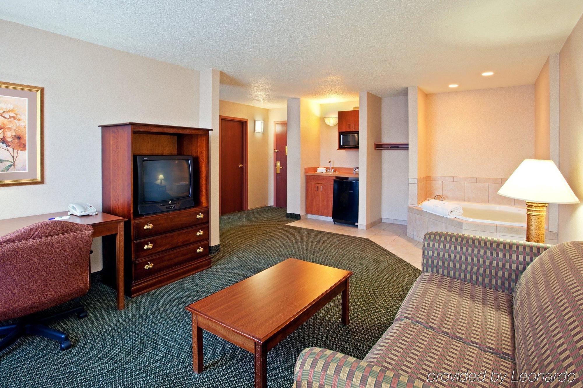 Holiday Inn Express And Suites Pittsburgh West Mifflin By Ihg Exterior photo