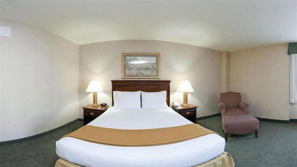 Holiday Inn Express And Suites Pittsburgh West Mifflin By Ihg Exterior photo